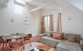Apartement Montaigne George V By Studio Prestige